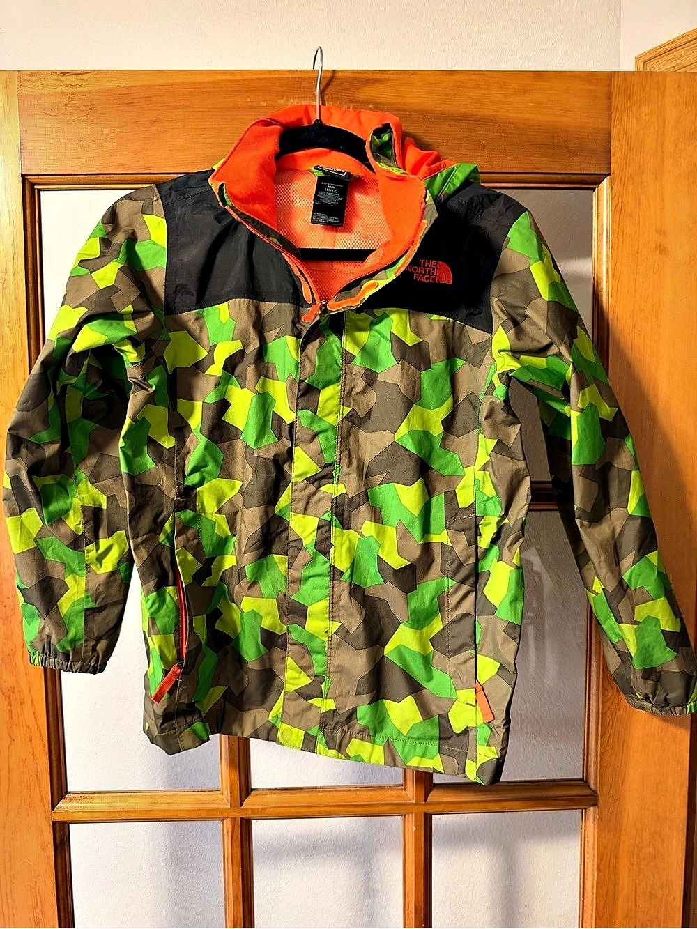 The North Face Boys HyVent Hooded Rain Jacket Camo Boys Size 10/12 Worm Once